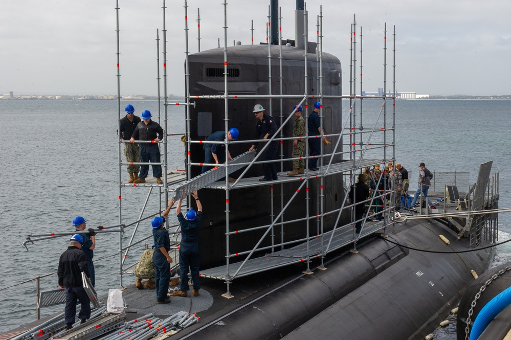 Sailors Build Scaffolding aboard USS Hawaii