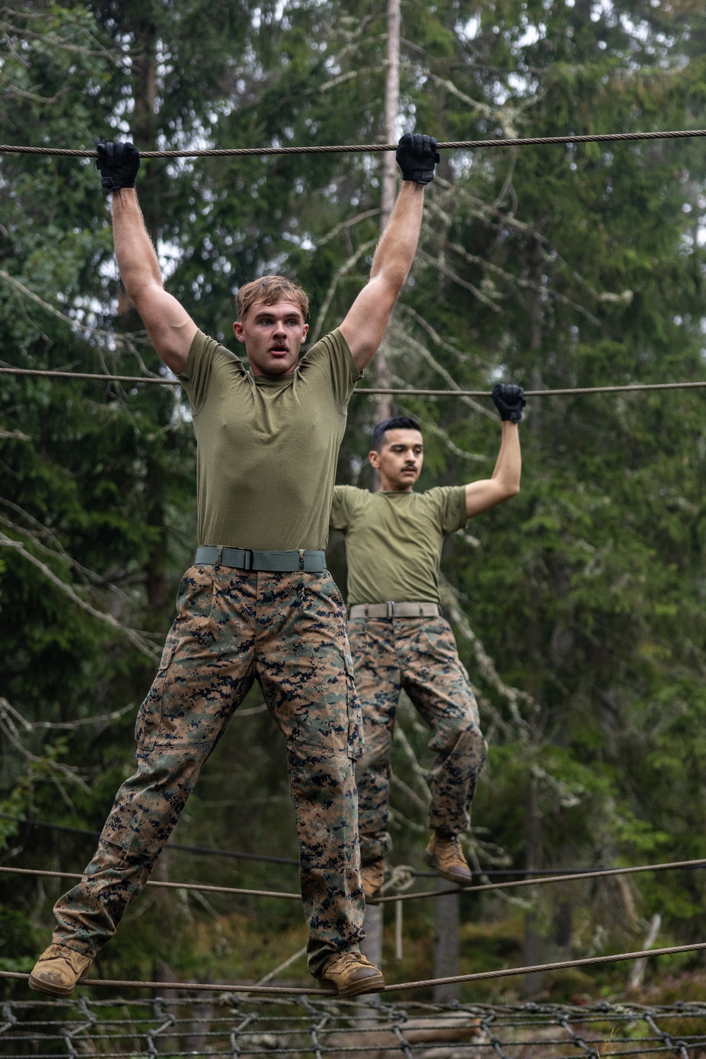 Swedish service members lead U.S. Marines through obstacle course