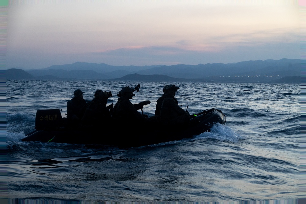 SY 24 | ROK Marines and U.S. Marines Amphibious Movements