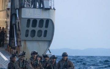 SY 24 | ROK Marines and U.S. Marines Amphibious Movements