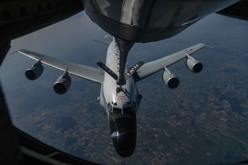 351st ARS supports 95th RS