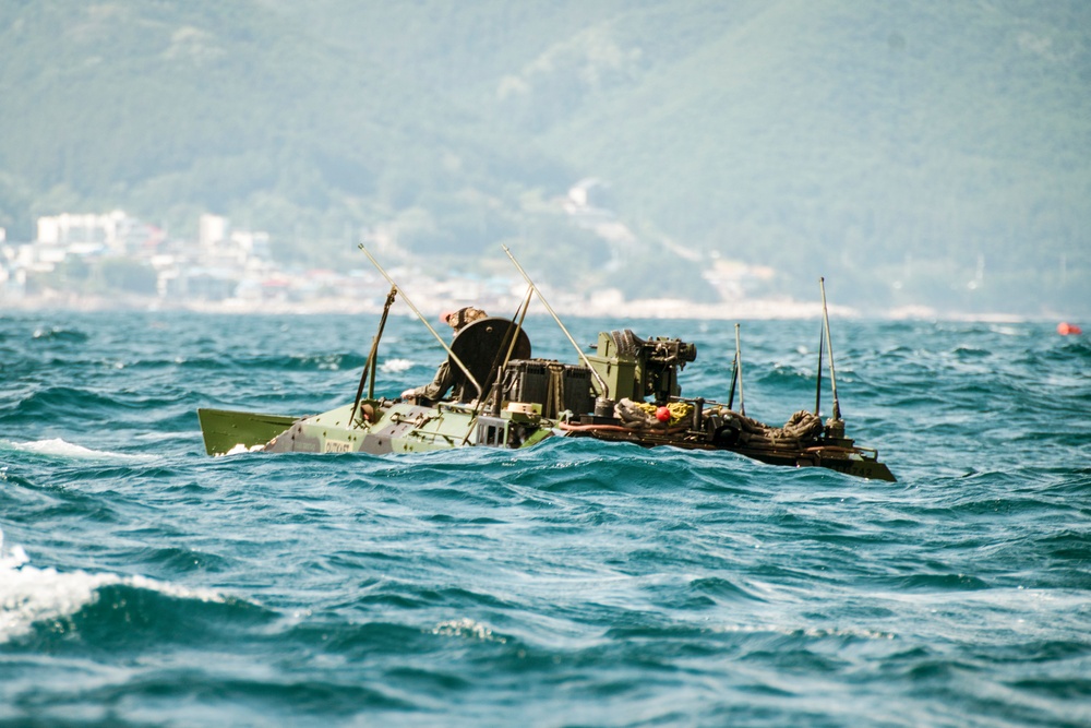 SY 24 | ACVs Splash Off Harpers Ferry During Ssang Yong 24