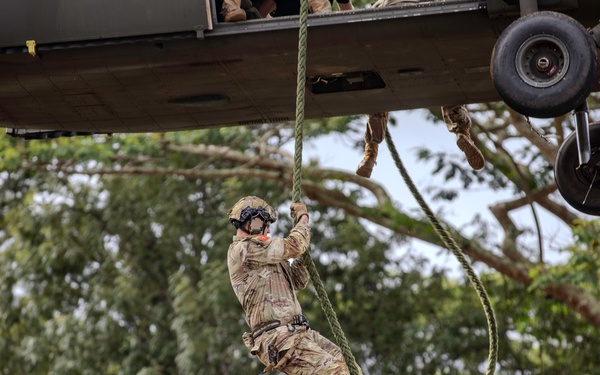 25th Combat Aviation Brigade Assists In Fast Rope Insertion And Extraction System Training