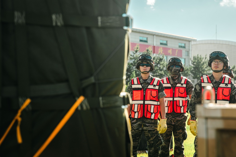 SY 24 | Heavy Lift: 15th MEU, 31st MEU, ROK Marines Conduct Simulated HST Training