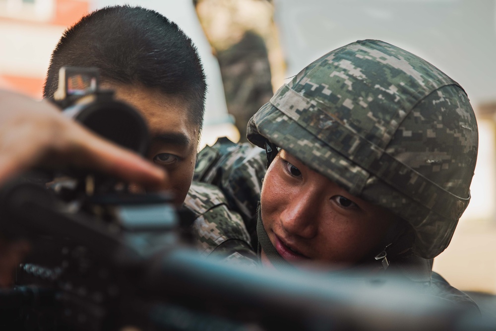 SY 24 | Joint Transportation: 15th MEU, ROK Marines Conduct Bilateral Convoy