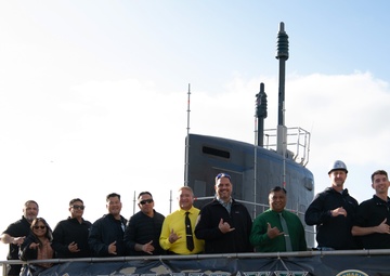 Distinguished Guests Visit USS Hawaii at HMAS Stirling