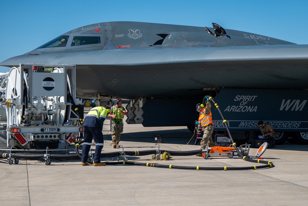 110th EBS Airmen hot pit the B-2 Spirit