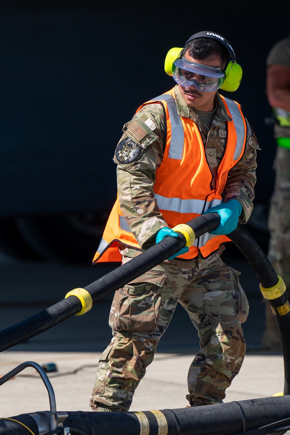 110th EBS Airmen hot pit the B-2 Spirit