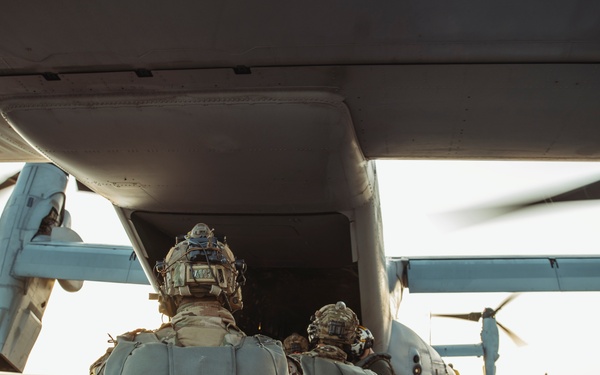 SY 24 | ROK Marines, Navy SEALs Conduct Freefall Jump with 15th MEU Recon