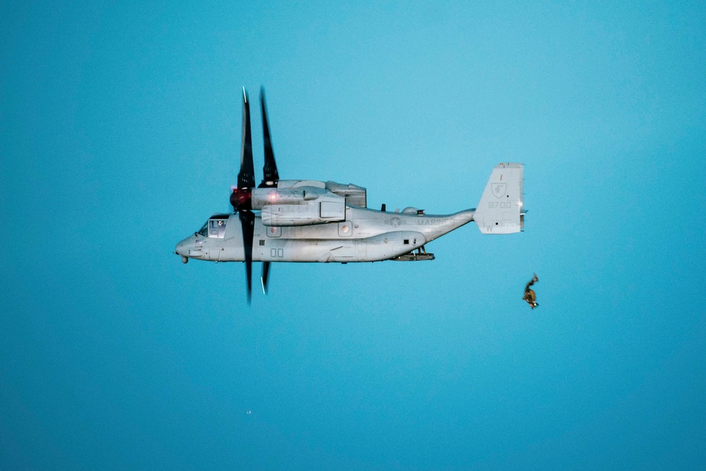 SY 24 | ROK Marines, Navy SEALs Conduct Freefall Jump with 15th MEU Recon