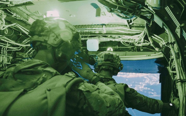 SY 24 | ROK Marines, Navy SEALs Conduct Freefall Jump with 15th MEU Recon