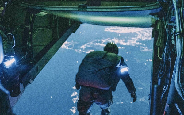 SY 24 | ROK Marines, Navy SEALs Conduct Freefall Jump with 15th MEU Recon