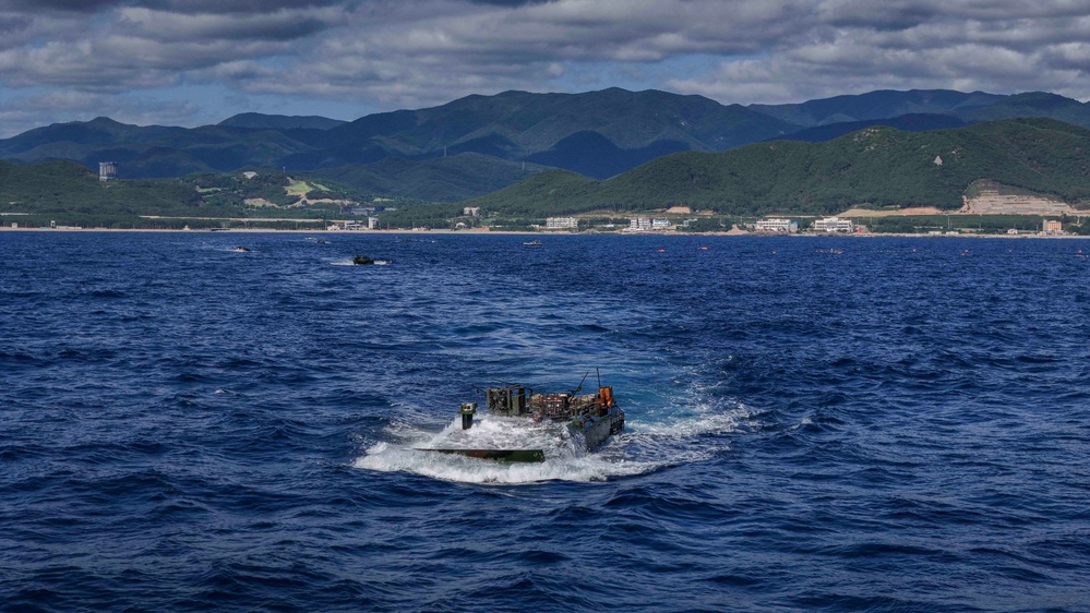 SY 24 | USS Harpers Ferry Conducts Amphibious Operations Off the Coast of Pohang, South Korea