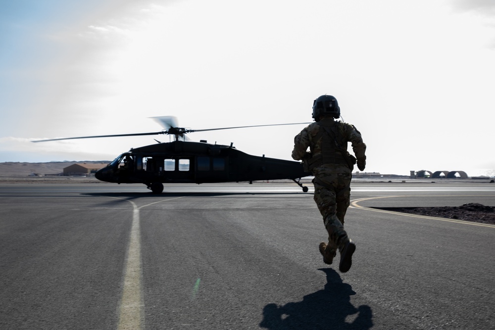 1-228th Aviation Regiment Commander tours Los Condores Air Base