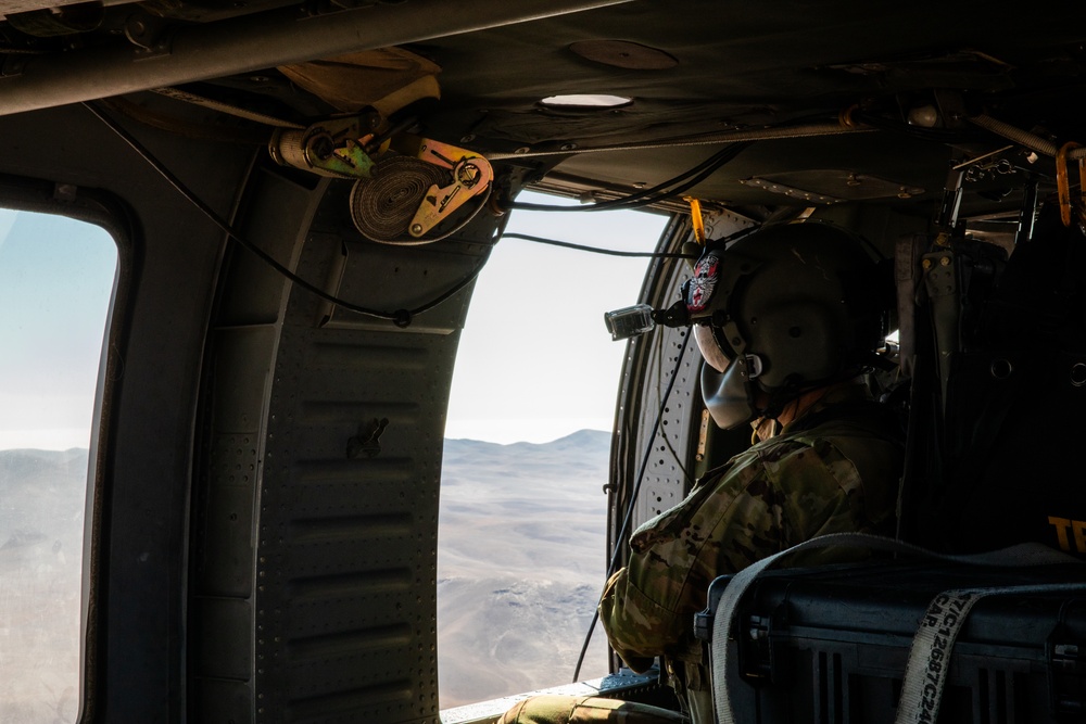 1-228th Aviation Regiment Commander tours Los Condores Air Base