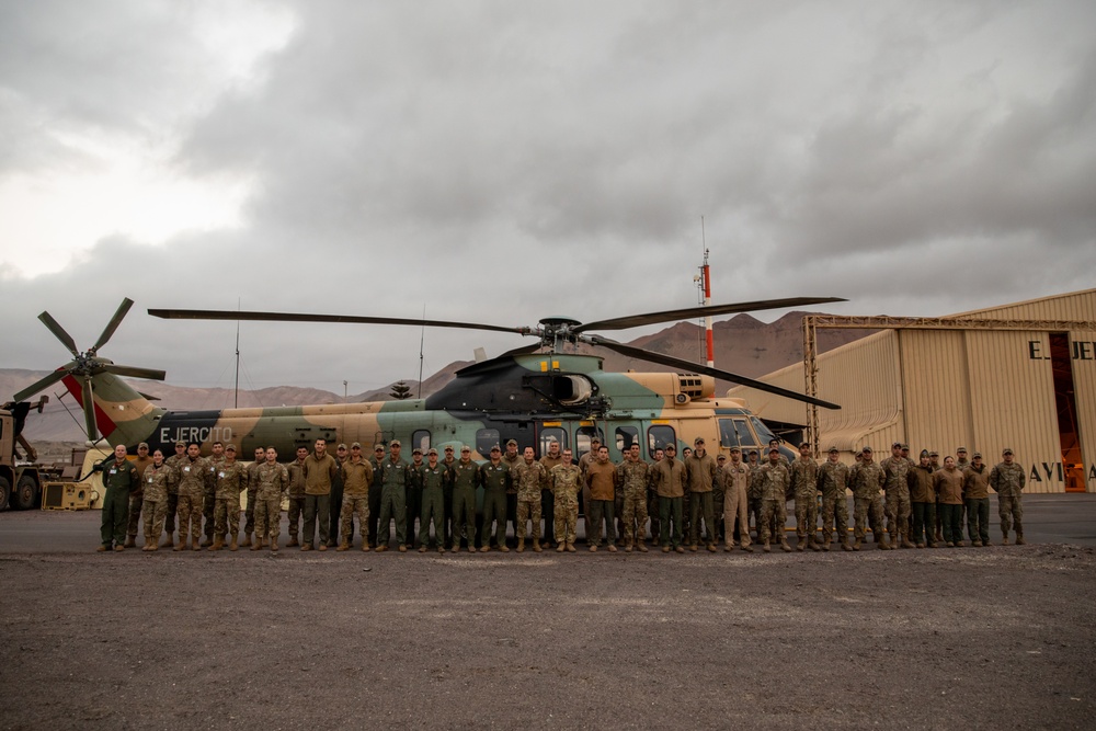 1-228th Aviation Regiment Commander tours Los Condores Air Base