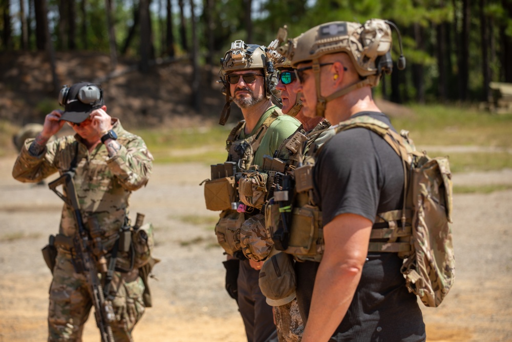 Civilians Participate in &quot;Green Beret for a Day&quot; Event