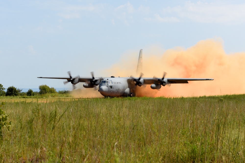 189th Conducts Landings on Dirt