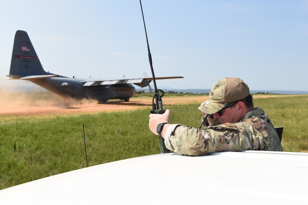 189th Conducts Landings on Dirt