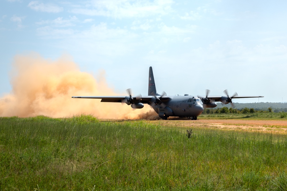 189th Conducts Landings on Dirt