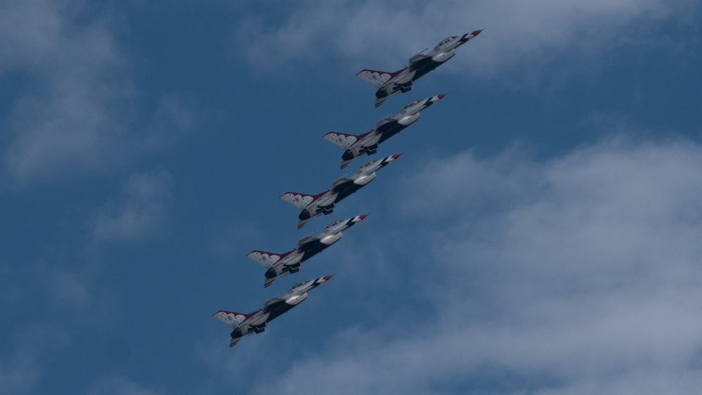 Thunderbirds Aerial Demonstration at the Oregon International Air Show