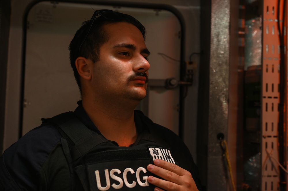 US Coast Guard, Royal Canadian navy conduct mock inspection at sea