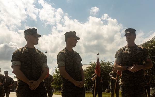 U.S. Marines Assist Marine Veteran Stranded on the Interstate