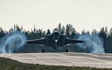 RAF Lakenheath F-35s make austere landings during Finnish exercise