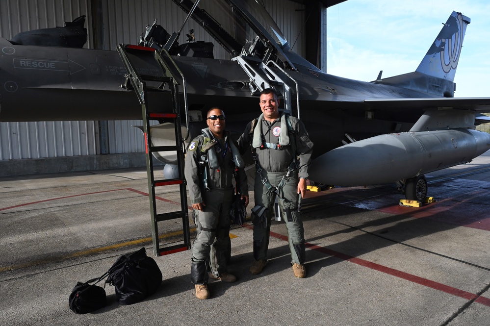 D.C. National Guard Commanding General receives familiarization flight in an F-16D