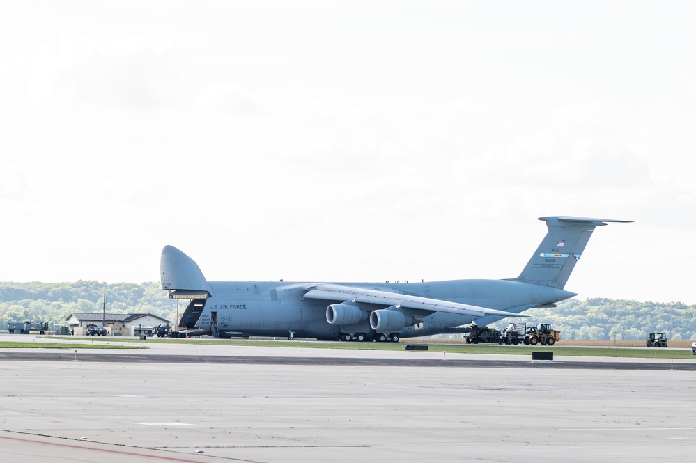 C-5 aircraft lands at Rosecrans