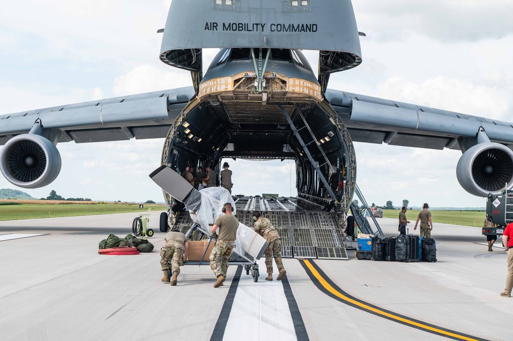 C-5 aircraft lands at Rosecrans