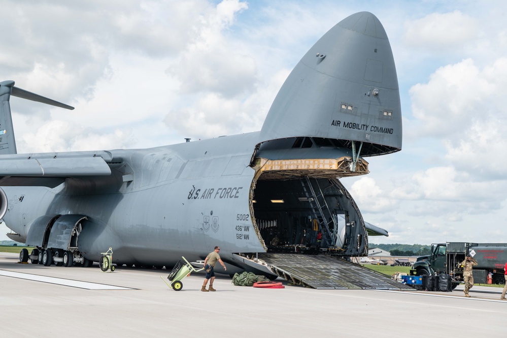 C-5 aircraft lands at Rosecrans