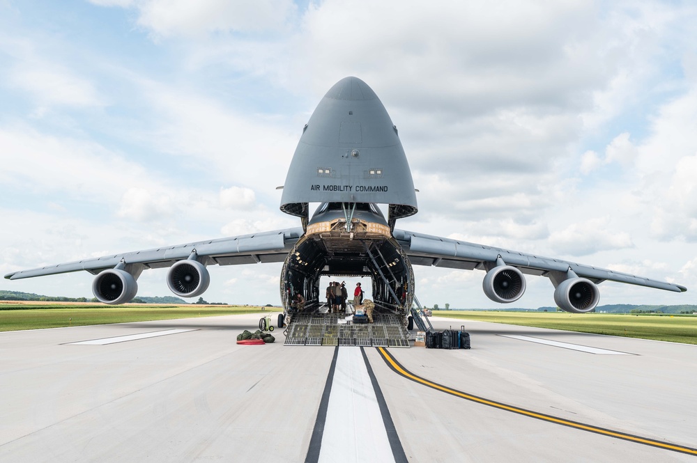 C-5 aircraft lands at Rosecrans