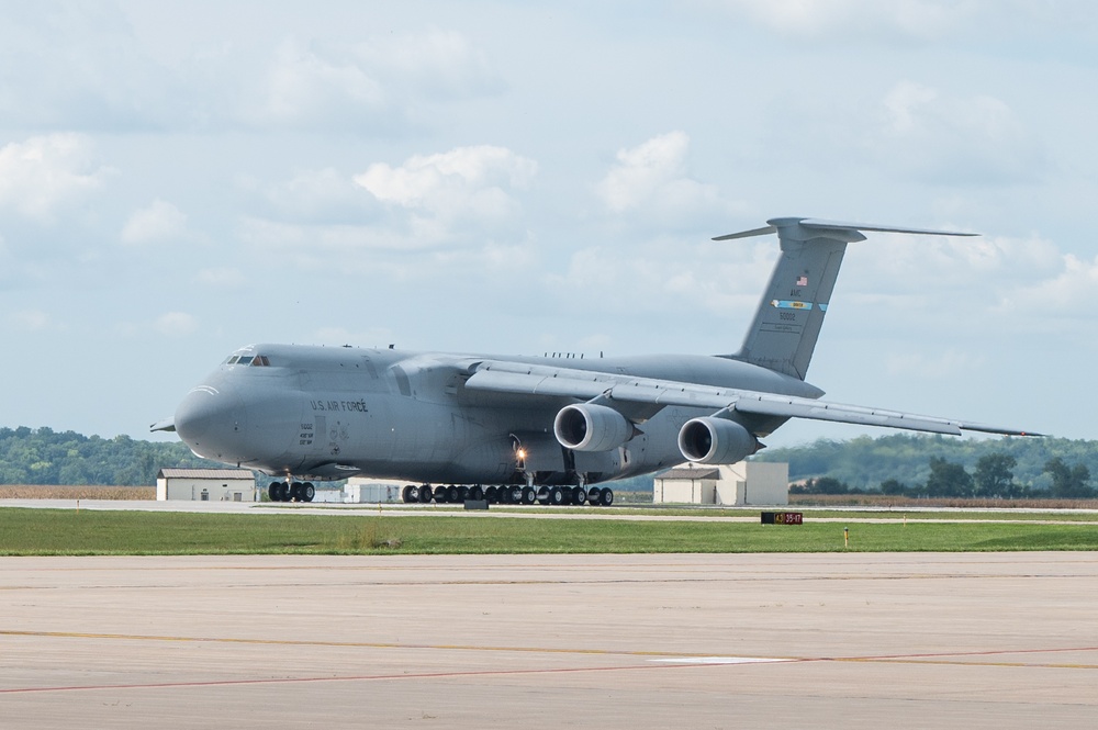 C-5 aircraft lands at Rosecrans