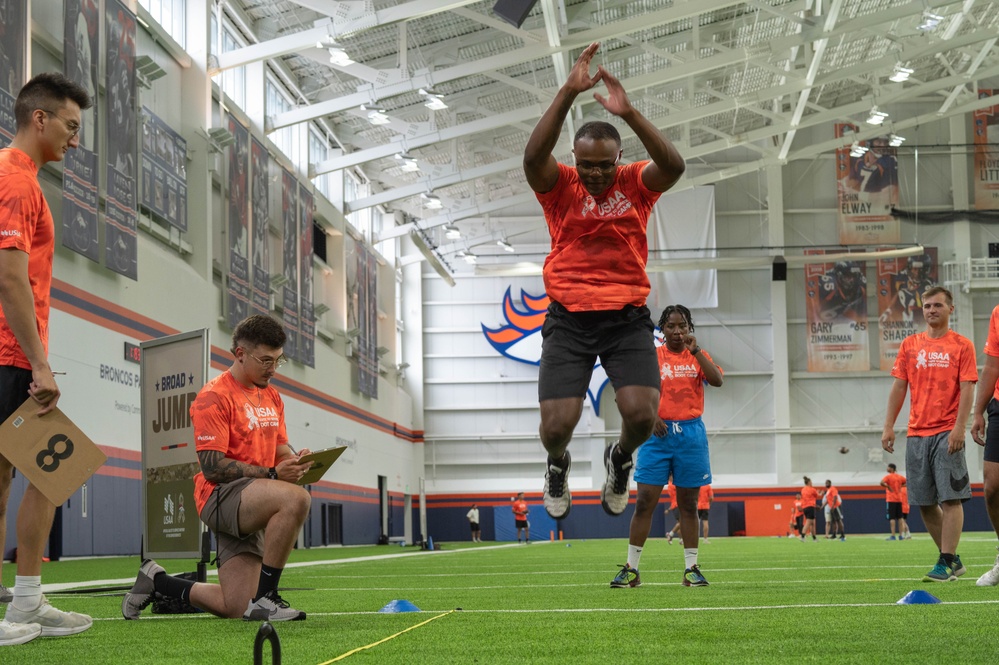 Denver Broncos host U.S. service members to train at their camp