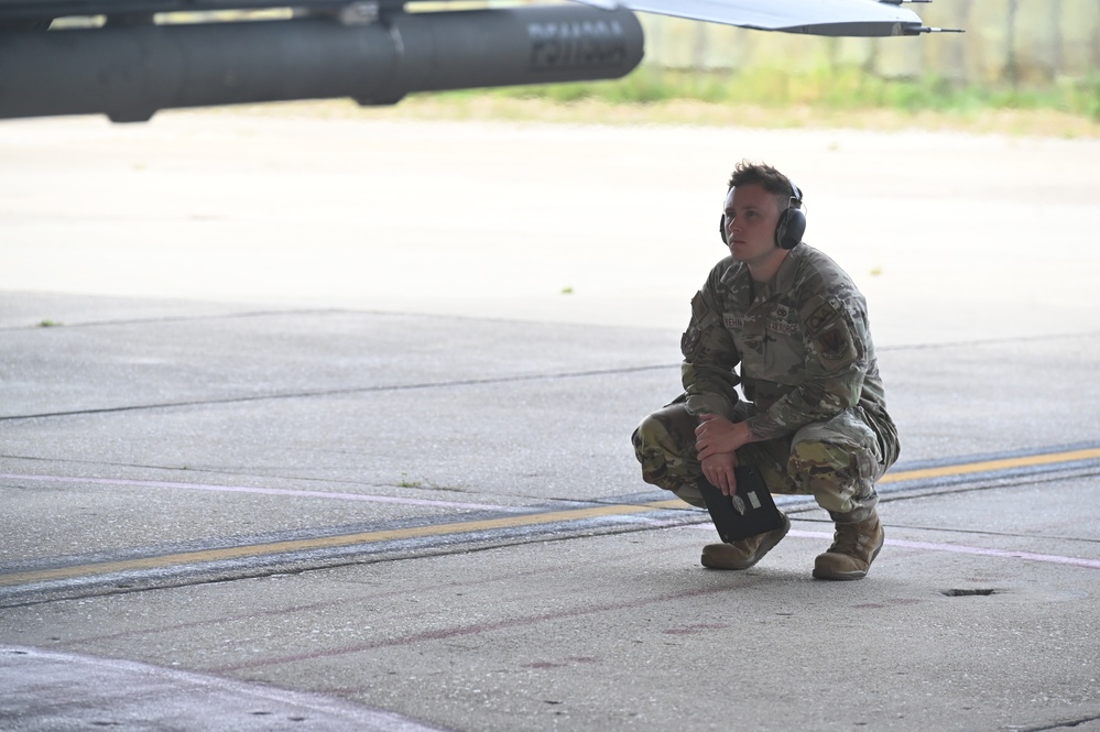 D.C. National Guard Commanding General receives familiarization flight with 113th Wing