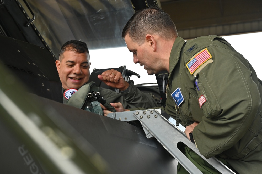 D.C. National Guard Commanding General receives familiarization flight with 113th Wing