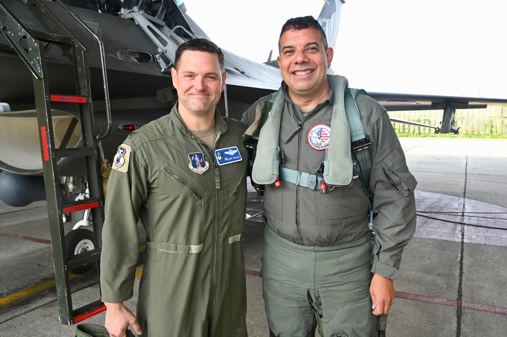 D.C. National Guard Commanding General receives familiarization flight with 113th Wing