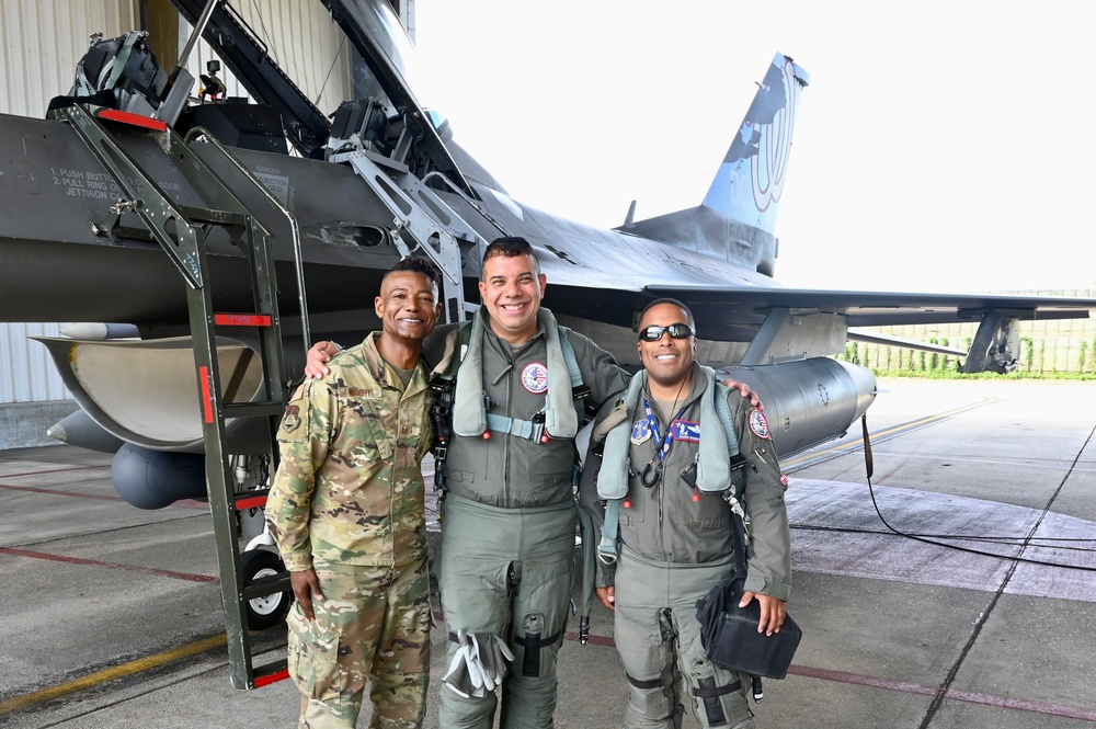 D.C. National Guard Commanding General receives familiarization flight with 113th Wing