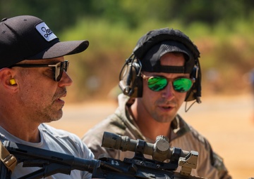 Civilians Participate in &quot;Green Beret for a Day&quot; Event