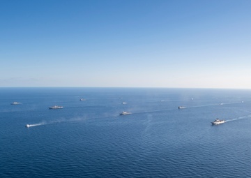 SY 24 | Republic of Korea and U.S. Navy Ships Sail in Formation