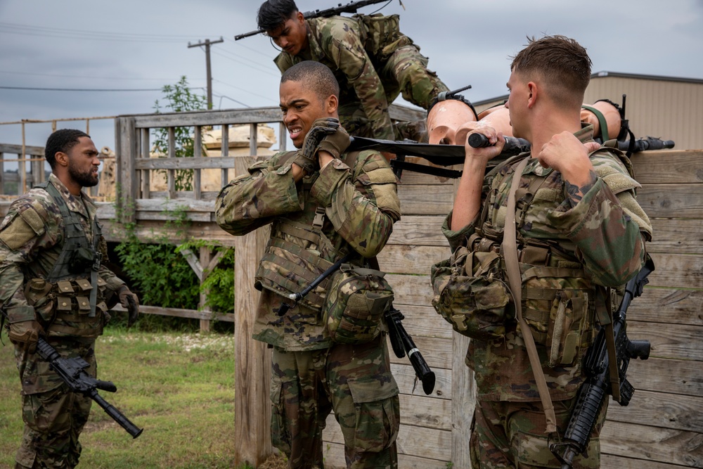 11th Corps Signal Brigade hosts the Flag &amp; Torch Challenge
