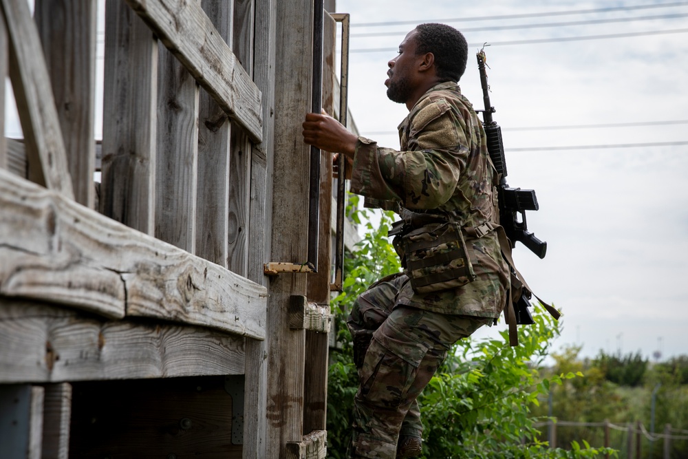 11th Corps Signal Brigade hosts the Flag &amp; Torch Challenge
