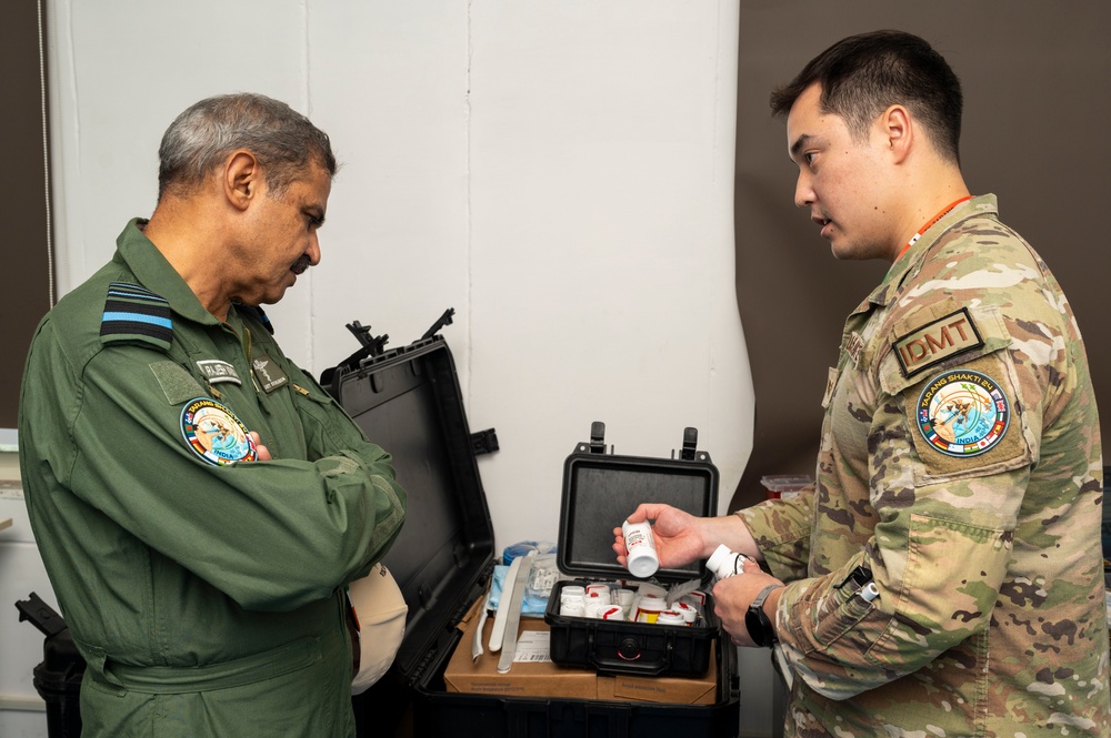 USAF Medics learn, trade knowledge with Indian AF leaders