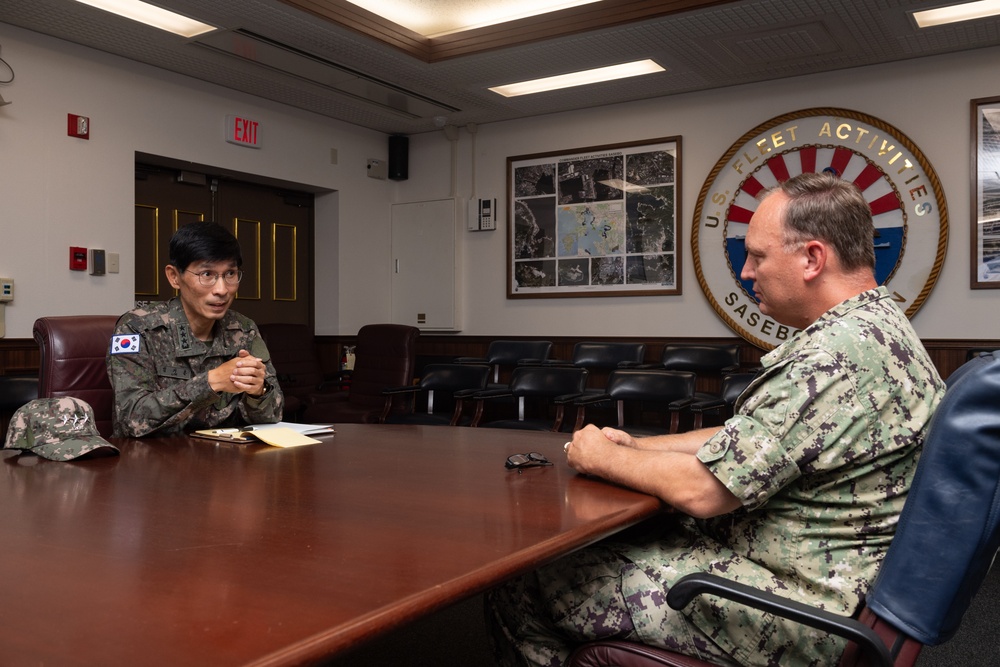 Republic of Korea Army Lt. Gen. Lim Ki-hoon Visits CFAS