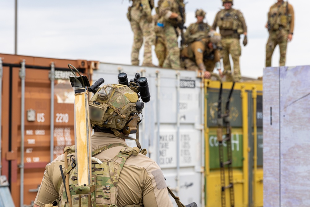 5th SFG(A) trains with U.S. Coast Guard MSRT Direct Action Section