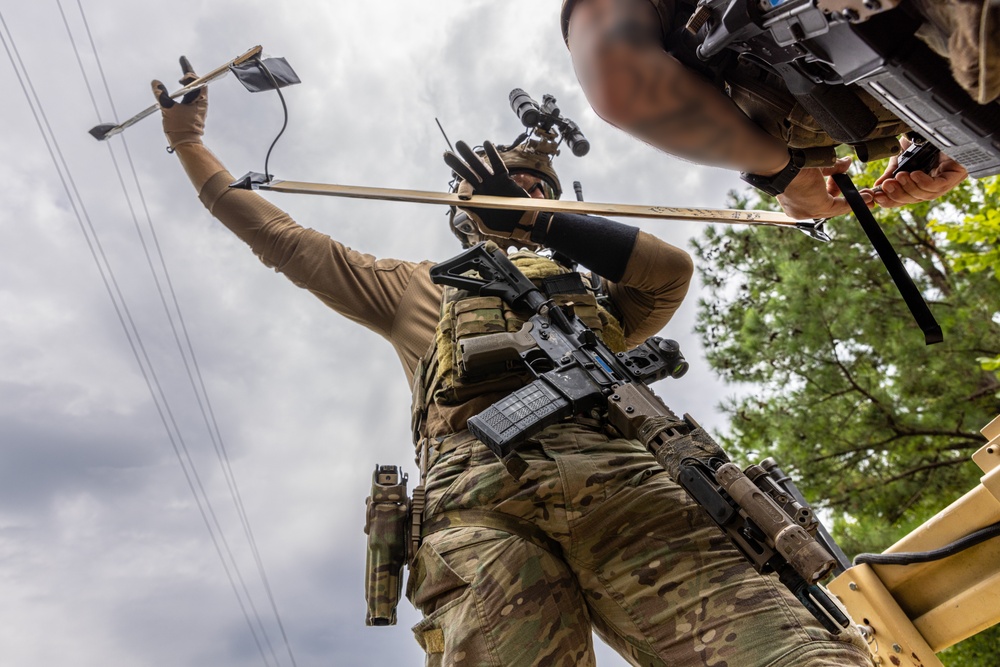 5th SFG(A) trains with U.S. Coast Guard MSRT Direct Action Section