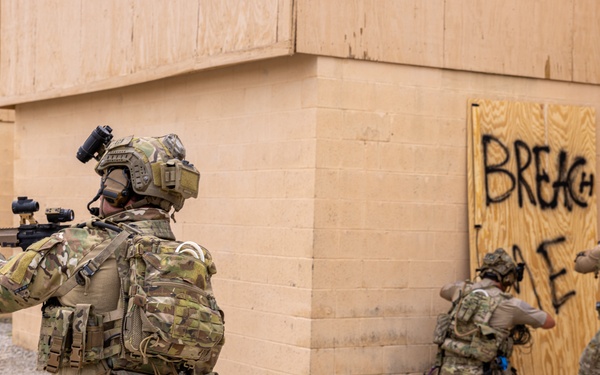 5th SFG(A) trains with U.S. Coast Guard MSRT Direct Action Section