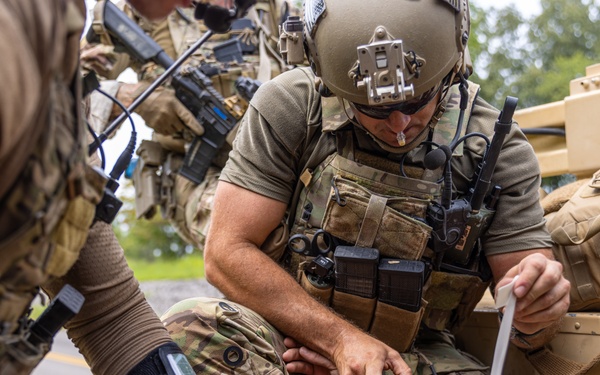 5th SFG(A) trains with U.S. Coast Guard MSRT Direct Action Section