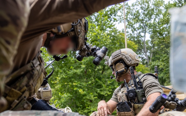 5th SFG(A) trains with U.S. Coast Guard MSRT Direct Action Section
